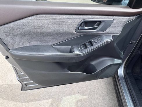 Used 2021 Nissan Rogue S image 19