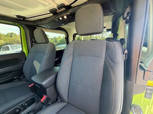 Used 2025 Jeep Wrangler Sport AWD/4WD image 16