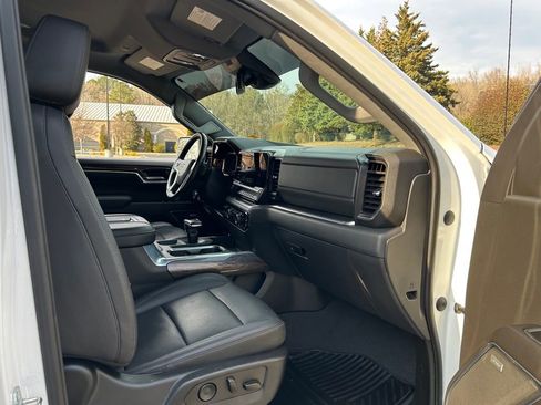 Used 2022 Chevrolet Silverado 1500 LTZ w/ Z71 Off-Road Package image 44