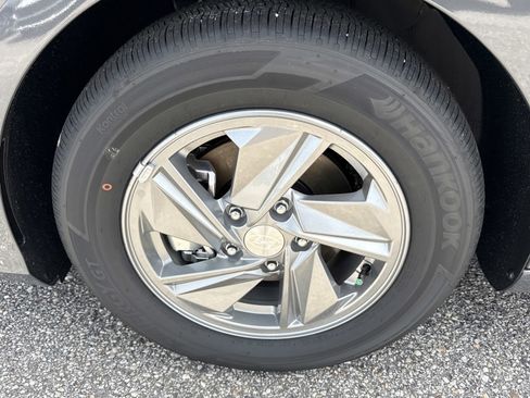 New 2026 Hyundai Elantra SE FWD image 9