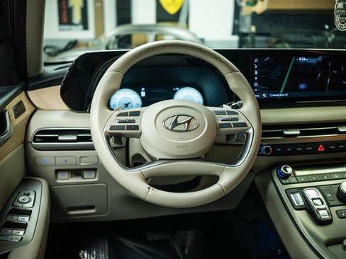 Used 2023 Hyundai Palisade Limited FWD image 16