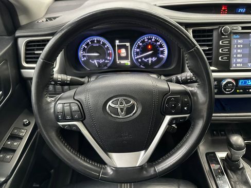 Used 2018 Toyota Highlander SE image 27