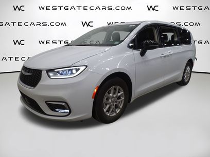 Used 2024 Chrysler Pacifica Touring-L