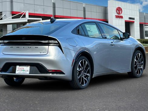 New 2026 Toyota Prius Plug-In Hybrid FWD image 5