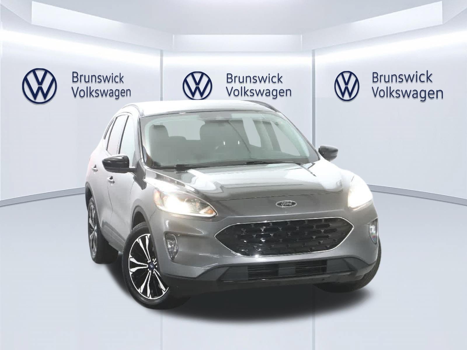 Used 2021 Ford Escape SEL w/ SEL Stealth AWD Package image 2