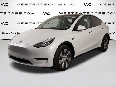 Used 2023 Tesla Model Y AWD image 1