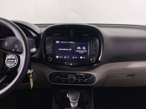 Used 2023 Kia Soul LX w/ LX Technology Package FWD image 17