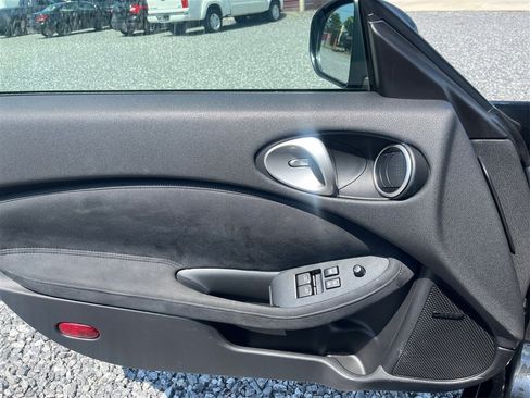 Used 2011 Nissan 370Z Touring w/ Sport Pkg image 17
