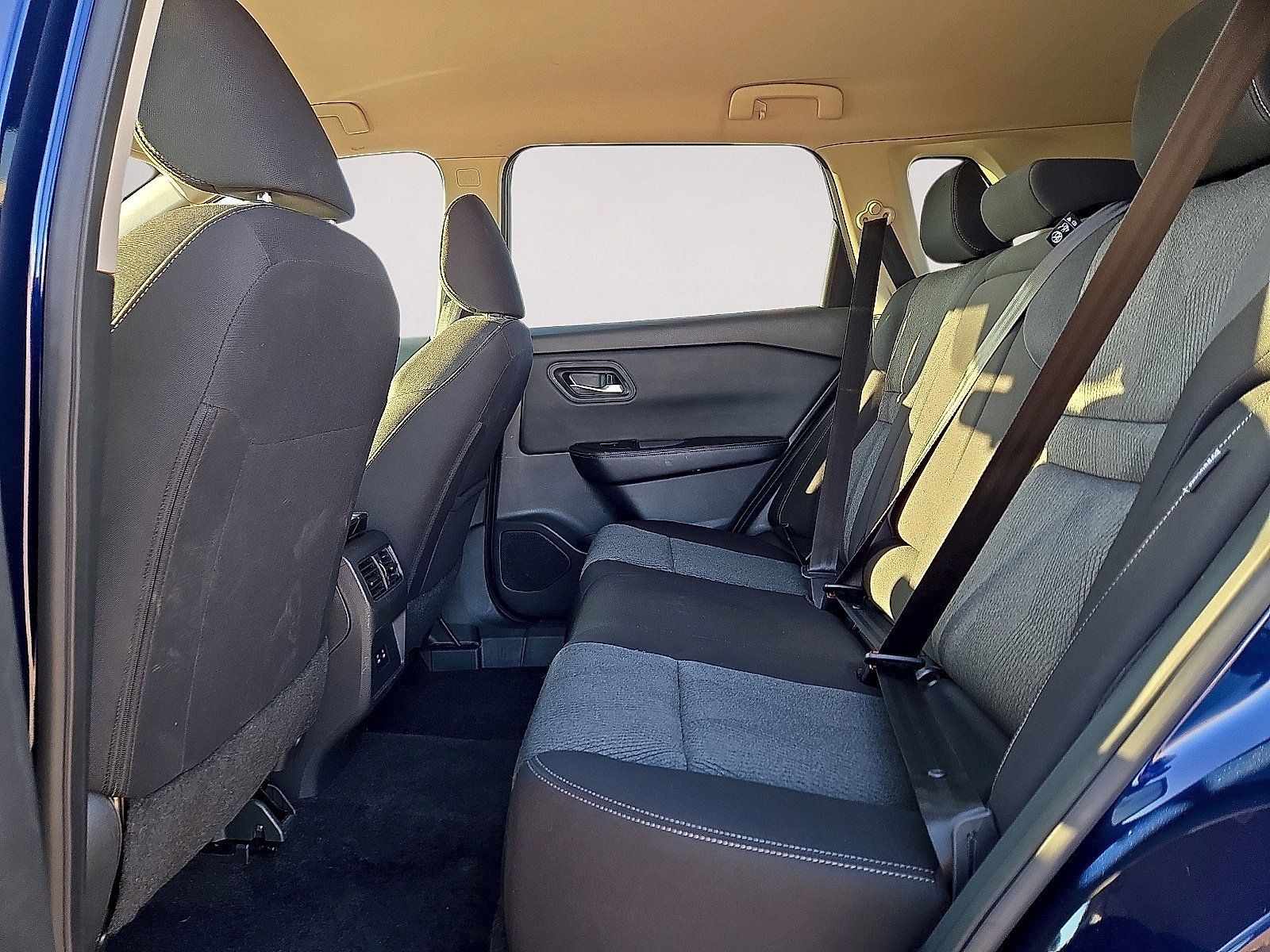 Used 2025 Nissan Rogue SV AWD/4WD image 13
