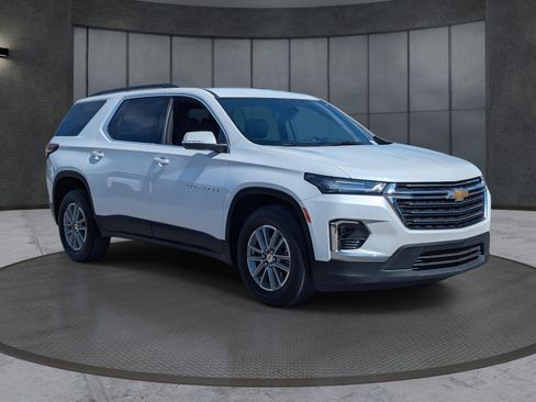 Used 2023 Chevrolet Traverse LT image 8