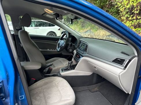 Used 2017 Hyundai Elantra SE FWD image 9