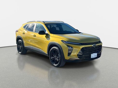 Used 2024 Chevrolet Trax ACTIV w/ Sunroof Package image 3