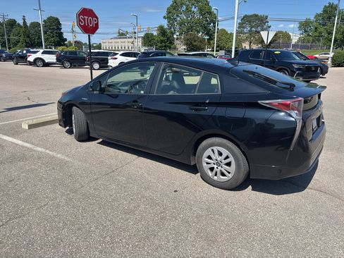 Used 2016 Toyota Prius Two FWD image 3