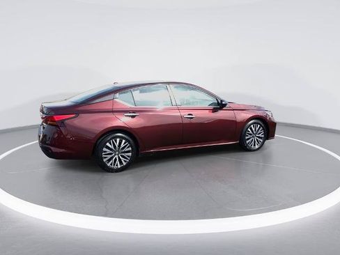Certified 2024 Nissan Altima 2.5 SV FWD image 8