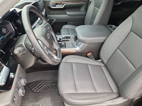 Used 2025 Chevrolet Silverado 1500 RST AWD/4WD image 18