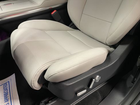 New 2025 Lincoln Navigator Reserve image 26