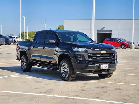 Used 2024 Chevrolet Colorado LT w/ LT Convenience Package II image 2