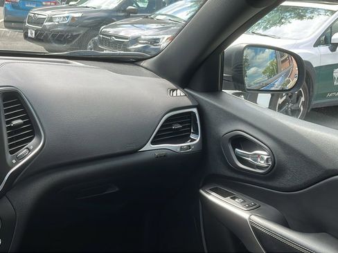 Used 2021 Jeep Cherokee Latitude Lux 80th Anniv w/ Quick Order Package 26U 80TH image 24