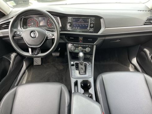 Used 2019 Volkswagen Jetta SE w/ Cold Weather Package FWD image 15
