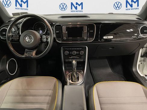Used 2018 Volkswagen Beetle 2.0T Dune image 10