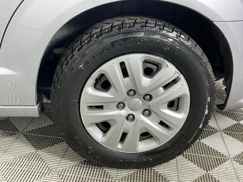 Used 2020 Dodge Grand Caravan SE w/ UConnect Hands-Free Group FWD image 9