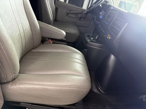 Used 2021 Chevrolet Express 2500 w/ Driver Convenience Package RWD image 17