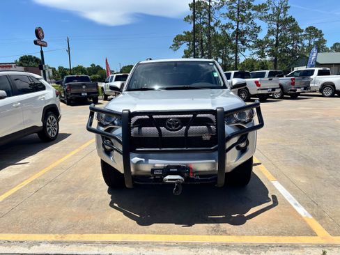 Used 2019 Toyota 4Runner SR5 AWD/4WD image 2