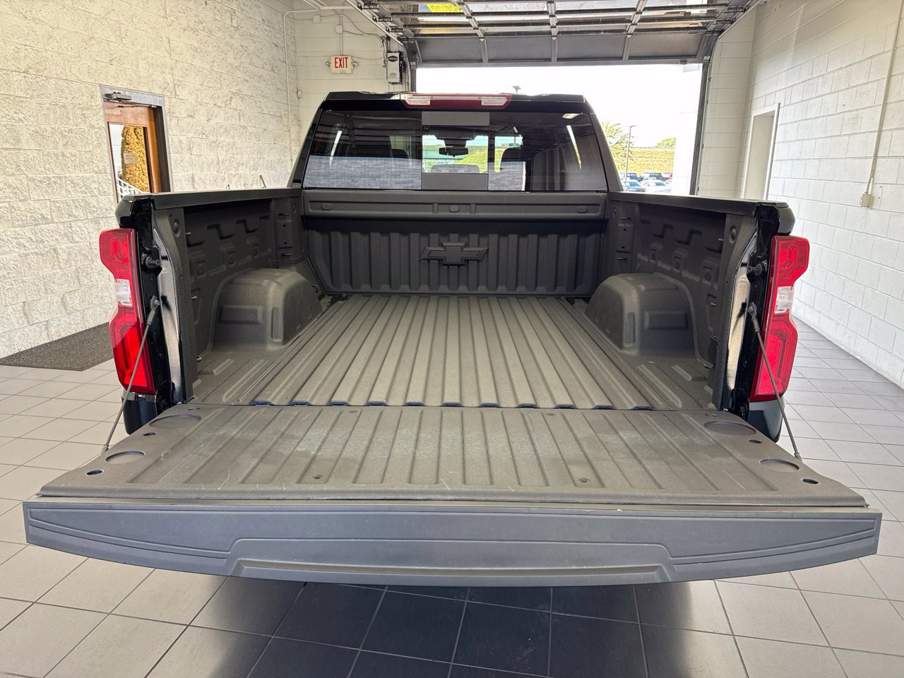 Used 2025 Chevrolet Silverado 1500 RST AWD/4WD image 10