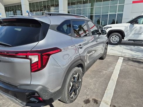 Used 2025 Kia Seltos S image 3