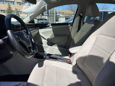 Used 2020 Volkswagen Passat 2.0T SE w/ Sunroof Package image 16