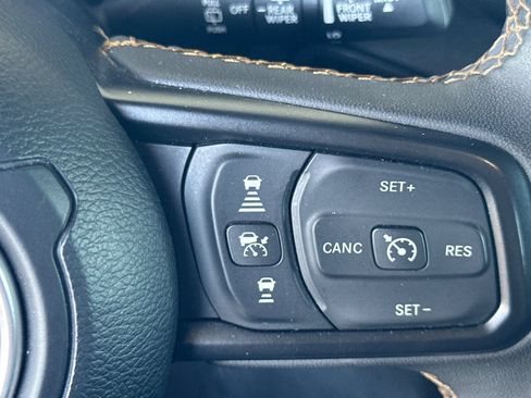 Used 2024 Jeep Wrangler Unlimited AWD/4WD image 34