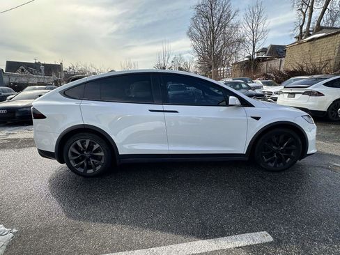 Used 2022 Tesla Model X Plaid image 2