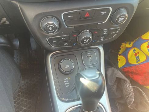 Used 2020 Jeep Compass Latitude w/ Popular Equipment Group image 10