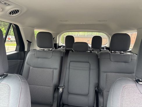 Used 2025 Ford Explorer Active AWD/4WD image 33