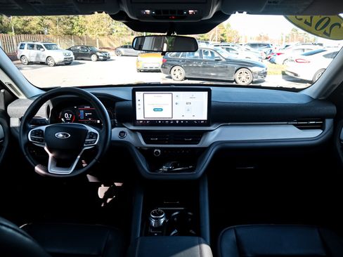 Used 2025 Ford Explorer Active w/ Active Comfort Package image 29