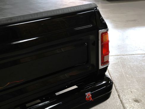 Used 1992 Dodge D/W Truck 150 image 39