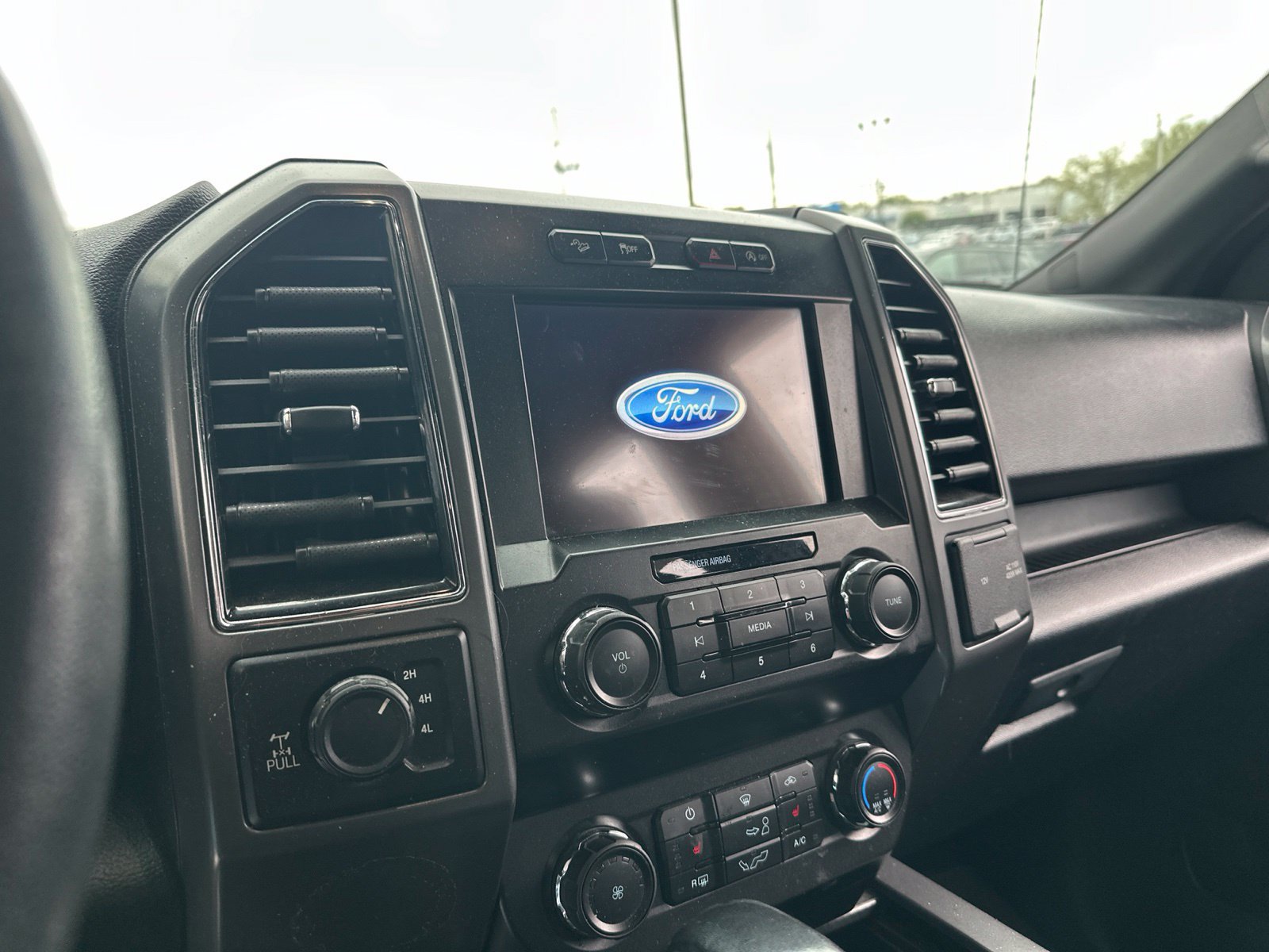 Used 2020 Ford F150 XLT w/ Equipment Group 302A Luxury AWD/4WD image 9