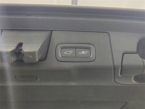 Used 2023 Volvo XC60 B5 Core image 31