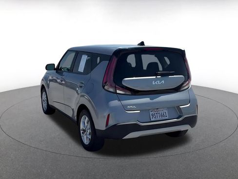 Used 2025 Kia Soul LX w/ LX Technology Package FWD image 11