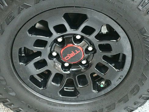 Used 2023 Toyota Tacoma SR AWD/4WD image 18