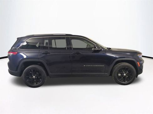 Used 2023 Jeep Grand Cherokee Limited w/ Luxury Tech Group II image 4
