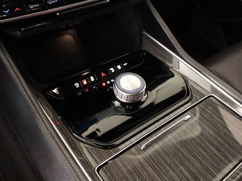 Used 2022 Jeep Wagoneer Series II RWD image 9