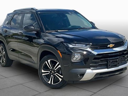 Used 2023 Chevrolet TrailBlazer LT FWD image 2