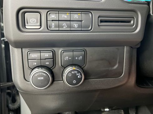 Used 2023 Chevrolet Tahoe Z71 w/ Luxury Package AWD/4WD image 18