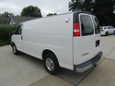 Used 2011 Chevrolet Express 2500 w/ Cold Climate Package image 7
