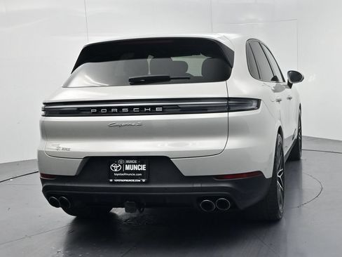 Used 2025 Porsche Cayenne S AWD/4WD image 7