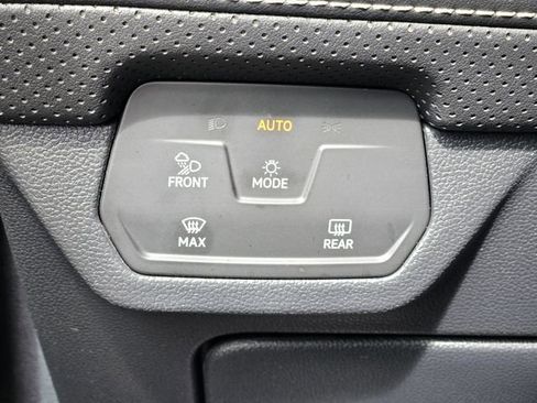 Used 2024 Volkswagen Atlas SE image 19