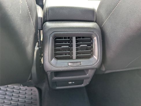 Used 2022 Volkswagen Taos SE FWD image 19