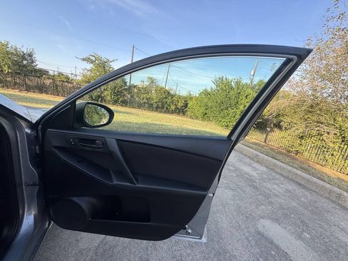 Used 2011 MAZDA MAZDA3 i Sport FWD image 16