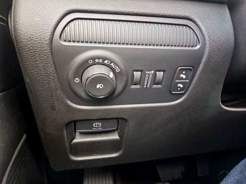 Used 2024 Jeep Wagoneer Series III w/ Flexible Seating Group image 21